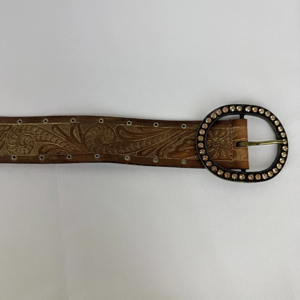 Streets Ahead Women’s size Medium Brown Leather Painted Gold Rhinestone Belt